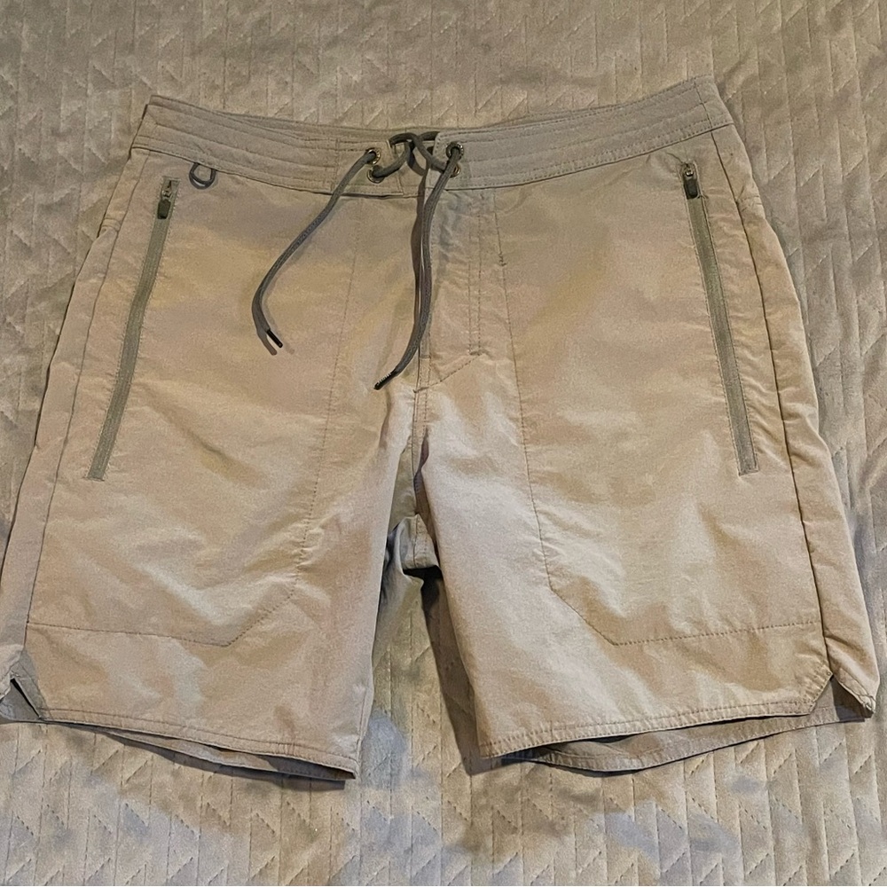 Roark board shorts mens size 31 pre-owned condition gray